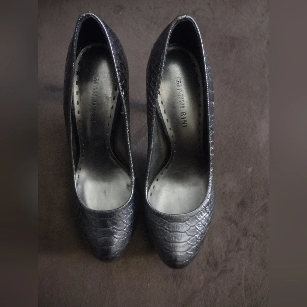 Newer Gianni Bini Leather Pumps Size 8.5